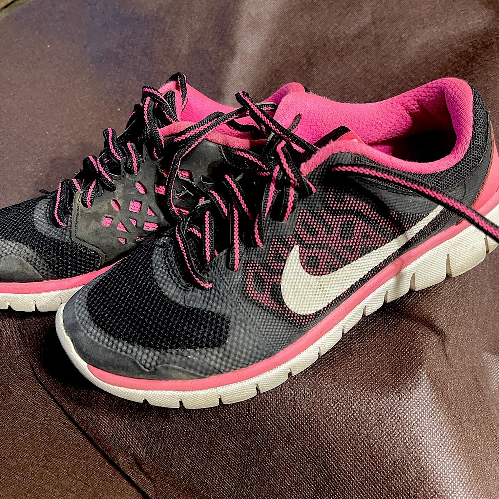 Girls Nikes 3.5 Y FlexRun